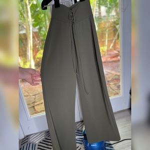 boohoo night high waisted olive green pants | size 6